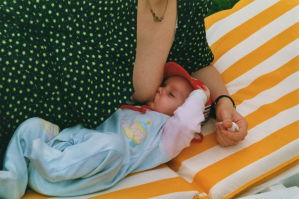 Baby breastfeeding pool lounge chair